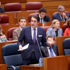 Suárez-Quiñones contesta a la pregunta del PSOE. L. PÉREZ / ICAL