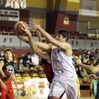 ULE Basket León y E.Leclerc Caja Rural en la primera vuelta. M. PÉREZ