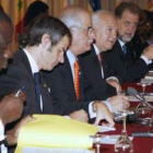 Moratinos, segundo por la derecha, con los ministros de Exteriores de varios países.