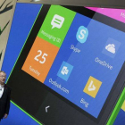 Stephen Elop, CEO de Nokia, durante la presentación del Nokia XL, este lunes en el Mobile World Congress.