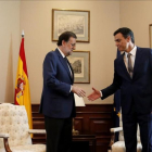 Mariano Rajoy y Pedro Sánchez, en agosto del año pasado.
