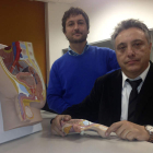 El urólogo del Caule Francisco Campanario y el profesor de la Universidad de León, Vicente Martín, dos de los autores del estudio sobre el cáncer de próstata.