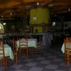 En verano se puede disfrutar del salón climatizado y de la terraza jardín