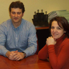 El alcalde, Manuel García, junto con la concejala de Juventud, Carmen Pastor .