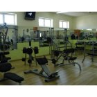 Gimnasio de las instalaciones del Centro de Ocio y Deporte de Trobajo que está cerrado.