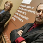 Los doctores María Dolors Navarro y Albert Novell, durante la presentación de la encuesta.