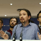 El líder de Podemos, Pablo Iglesias, acompañado del número dos, Íñigo Errejón. JAVIER LIZÓN