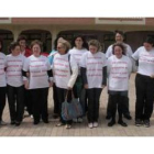 Un grupo de afectados por las matriculaciones irregulares del centro durante una de sus protestas.