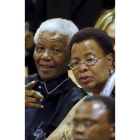 Mandela y su esposa, Graca Machel, en el homenaje.