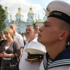 Familiares y marineros conmemoran el décimo aniversario de la tragedia del «Kursk».