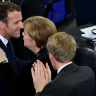 Merkel felicita a Macron tras su discurso en el Bundestag.