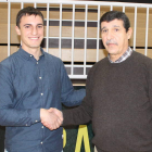 Álex Gutiérrez junto al presidente del Embutidos Pajariel. DL