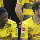 Ousmane Dembélé, junto a Gonzalo Castro, en la foto oficial del Dortmund