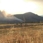 El frente del incendio en Bárcena alcanzó los tres kilómetros. DL
