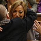 Chacón se despide de un diputado socialista a la conclusión del último pleno de la 11ª legislatura, en abril del año pasado.