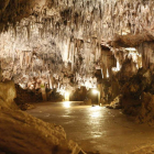 Espectacular imagen del interior de la Cueva de Valporquero.
