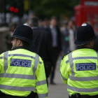 Dos agentes de policía británicos, en una imagen de archivo, en Londres, el 23 de mayo.