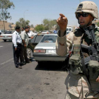 Un soldado norteamericano patrulla en Irak. SCHILLER
