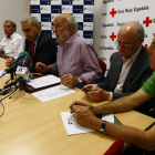 Los responsables de Cruz Roja y Secot, ayer en León.