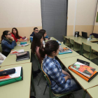 Clase en el Gil con la investigadora y divulgadora científica Ángela Bernardo, ex alumna.
