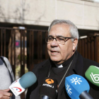 El arzobispo de Granada, Francisco Javier Martínez, a la salida de la reunión de la Asamblea Plenaria de los obispos tras conocerse denuncias por abusos sexuales. JAVIER LIZÓN