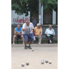 Jugadores de petanca en el Parque del Temple de Ponferrada. AFB