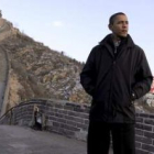 El presidente de Estados Unidos, Barack Obama, recorre un tramo de la Gran Muralla China, en Badalin