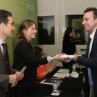 Carlos Fidalgo, en el momento de recibir el Premio Tiflos de la Fundación Once. FRANCISCO JAVIER REGUEROS