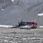 Restos del avión tras el accidente del sábado cerca de Flims, Suiza, que dejó a 20 muertos.