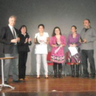 Los ganadores recogieron el premio ayer, junto con la alcaldesa y el concejal de Cultura.