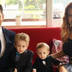 Michael Buble, su mujer, Luisana Lopilata, y sus dos hijos.