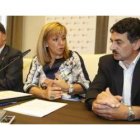 Marcos Martínez, Isabel Carrasco y Emilio Redondo, ayer, durante la firma del convenio.