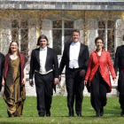 Los integrantes de la formación alemana Cantus Cölln; a la derecha, el director y laudista Konrad Junghänel.