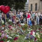 Ofrenda floral en recuerdo de los fallecidos en el atentado de Utoya.