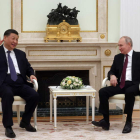 Xi Jinping y Putin ayer en Moscú, durante su reunión en el Kremlin. SERGEI KARPUHIN / SPUTNIK / KREM