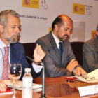 Vicente Cortés, en primer término, durante una reunión de la Ciuden con la patronal Oficemen.