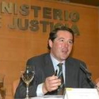 El ministro de Justicia, José María Michavila, durante la rueda de prensa que ofreció ayer