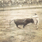 Imágenes de un festejo del año 1925 y los carteles de 1875 (el más antiguo que se conserva) y de 1925.