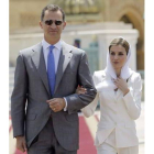Felipe VI y Letizia, a su llegada al Mausoleo de Mohamed VI en Rabat, este martes.