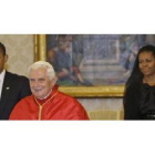 Obama y su esposa, con el Papa Benedicto XVI