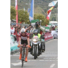 Alberto Contador, en el momento de entrar en la meta y batir el que hasta ese momento era el mejor r