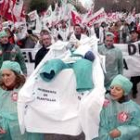 Cientos de trabajadores del Sacyl se concentraron frente a las puertas de la Consejería de Sanidad