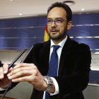 El portavoz del PSOE, Antonio Hernando, durante la rueda de prensa. KIKO HUESCA