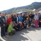 El grupo de caminantes posa para la foto de familia.