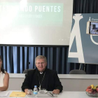Juan Antonio Menéndez ayer, en la rueda de prensa sobre migración que dio ayer en Astorga, en la que criticó las mentiras y los réditos políticos. A. VALENCIA