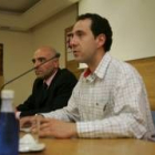 Javier Caballero Chica y Ramón Prieto, durante la conferencia
