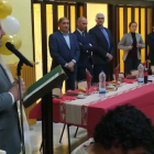 El presidente de la institución participó en la comida navideña que celebra el centro. DL