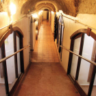 Espectacular entrada a las instalaciones de Bodega Palomares, que desde la ubicación histórica ha registrado grandes mejoras.