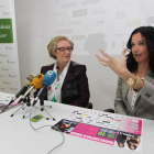 La presidenta de la junta local de la AECC, Concepción Blanco, junto con Patricia Pérez.