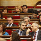 La bancada socialista en el Parlament, con los díscolos Núria Ventura, Marina Geli y Joan Ignasi Elena (de izquierda a derecha) en la última fila.